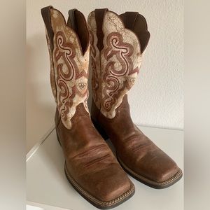 Women’s Ariat Square Toed Boots